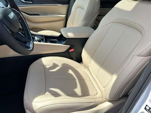 New 2025 Jeep Grand Cherokee Limited w/ Luxury Tech Group II image 15