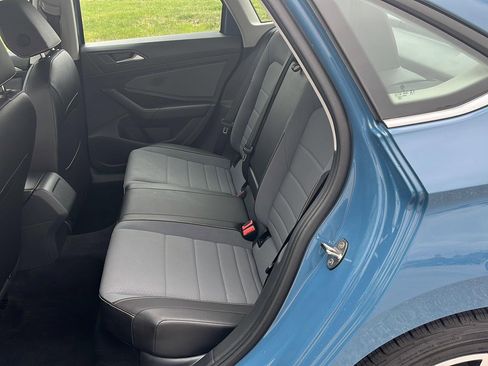 Used 2025 Volkswagen Jetta SE image 12