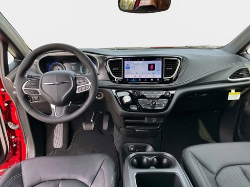 New 2026 Chrysler Pacifica Select image 17