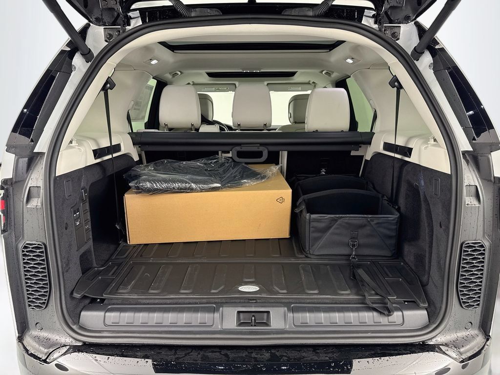 New 2026 Land Rover Discovery Dynamic SE AWD/4WD image 28