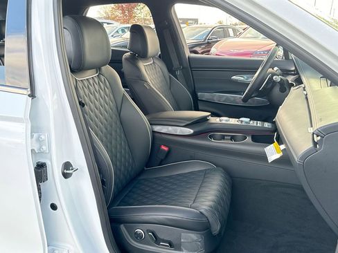 Used 2025 Genesis GV70 3.5T Sport w/ Sport Advanced Package image 39