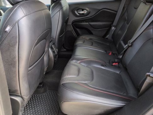 Used 2021 Jeep Cherokee Trailhawk AWD/4WD image 25