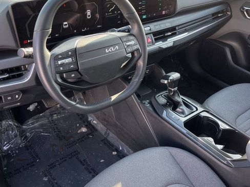 Used 2025 Kia K4 EX image 2