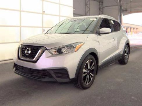 Used 2020 Nissan Kicks SV FWD image 2