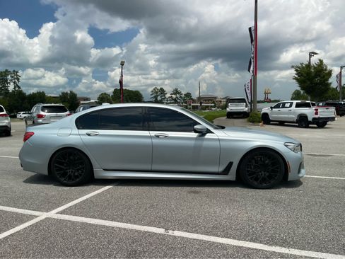 Used 2018 BMW 740i w/ M Sport Package RWD image 4