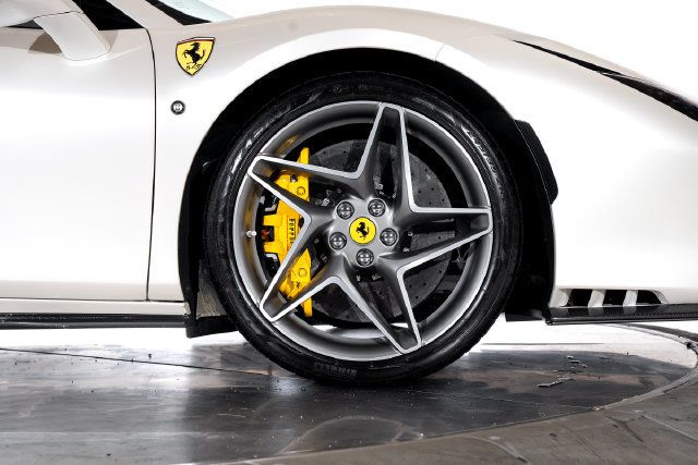 Used 2021 Ferrari F8 Tributo RWD image 22