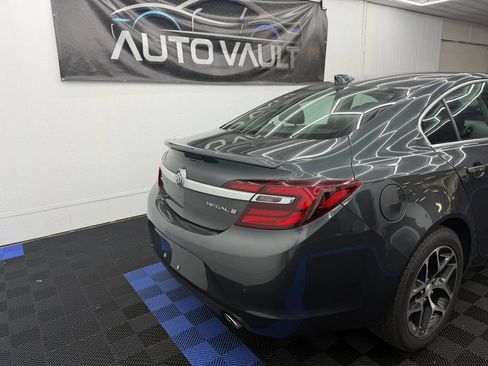 Used 2017 Buick Regal Sport Touring FWD image 3