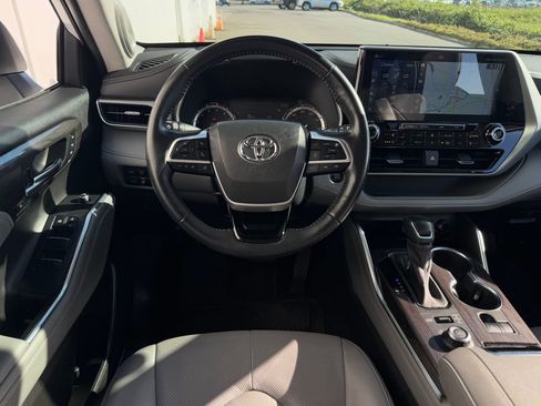 Used 2022 Toyota Highlander Platinum AWD/4WD image 13