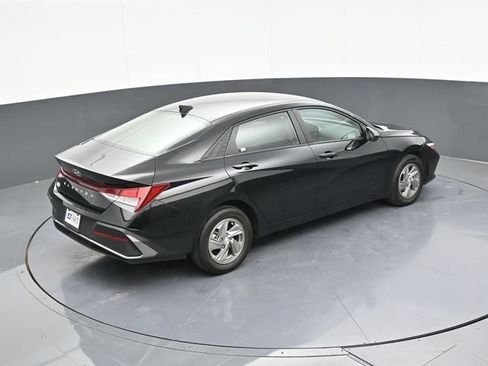 Used 2025 Hyundai Elantra SE FWD image 61