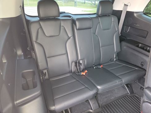 Used 2024 Kia Telluride S image 20