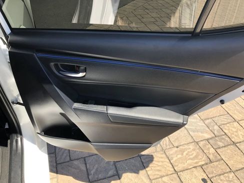 Used 2018 Toyota Corolla SE w/ Carpet Mat Package (TMS) FWD image 29