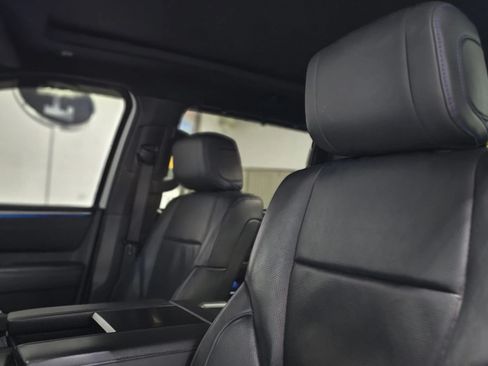 Used 2024 Toyota Tundra Platinum AWD/4WD image 12