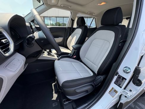 Used 2026 Hyundai Venue SEL FWD image 35