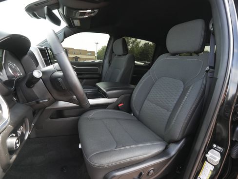 Used 2025 RAM 1500 Big Horn AWD/4WD image 31
