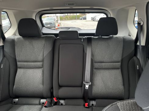 Used 2025 Nissan Rogue SV FWD image 40