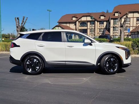 New 2026 Kia Sportage LX image 3