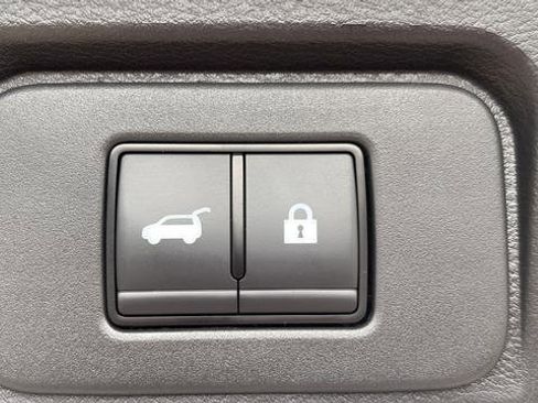 Used 2025 Nissan Rogue SV AWD/4WD image 38