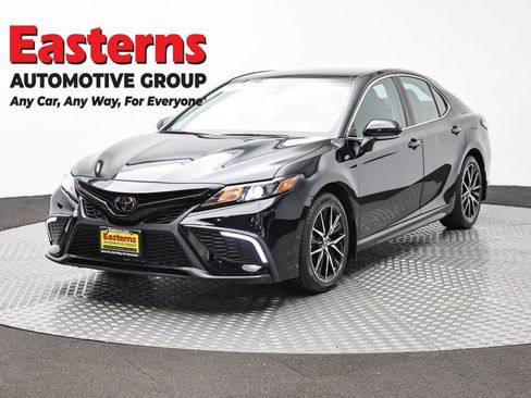 Used 2024 Toyota Camry SE w/ Cold Weather Package FWD image 1