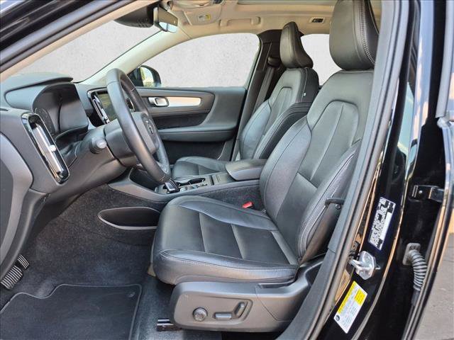 Used 2021 Volvo XC40 T5 Momentum AWD/4WD image 5