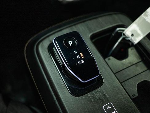 Used 2024 Nissan Ariya FWD image 17