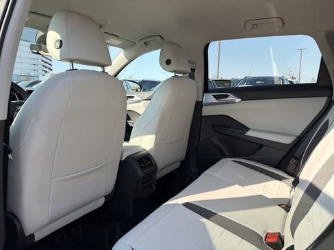 New 2026 Volkswagen Taos SE FWD image 13