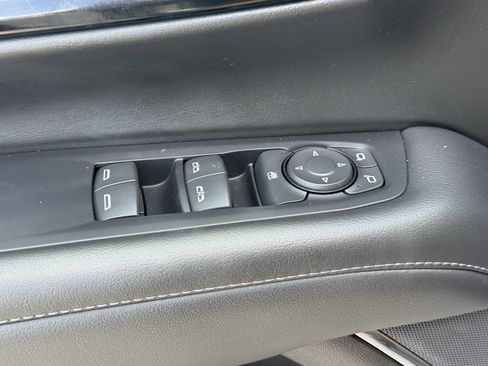 Used 2025 Chevrolet Suburban Z71 AWD/4WD image 26