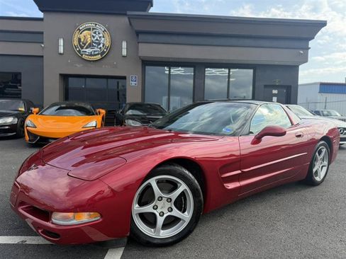 Used 2000 Chevrolet Corvette Coupe w/ Performance Handling Pkg RWD image 1