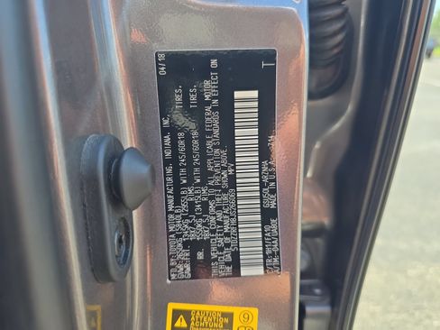 Used 2018 Toyota Highlander Plus FWD image 28
