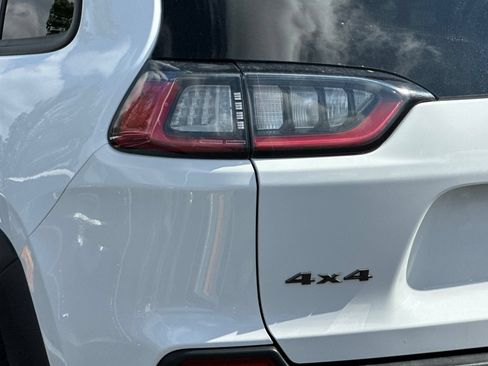Used 2019 Jeep Cherokee Trailhawk AWD/4WD image 26