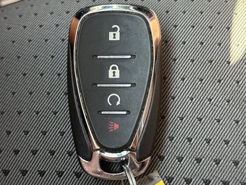Used 2025 Chevrolet Trax LT w/ LT Convenience Package FWD image 24