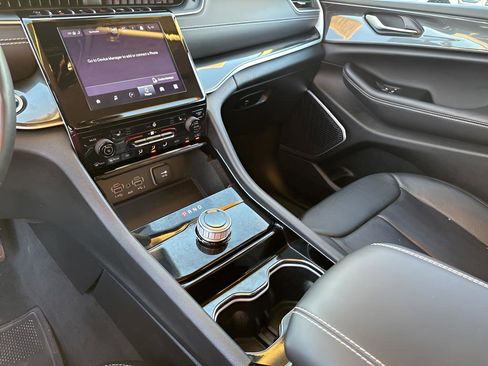 Used 2022 Jeep Grand Cherokee Laredo w/ Luxury Tech Group I image 37