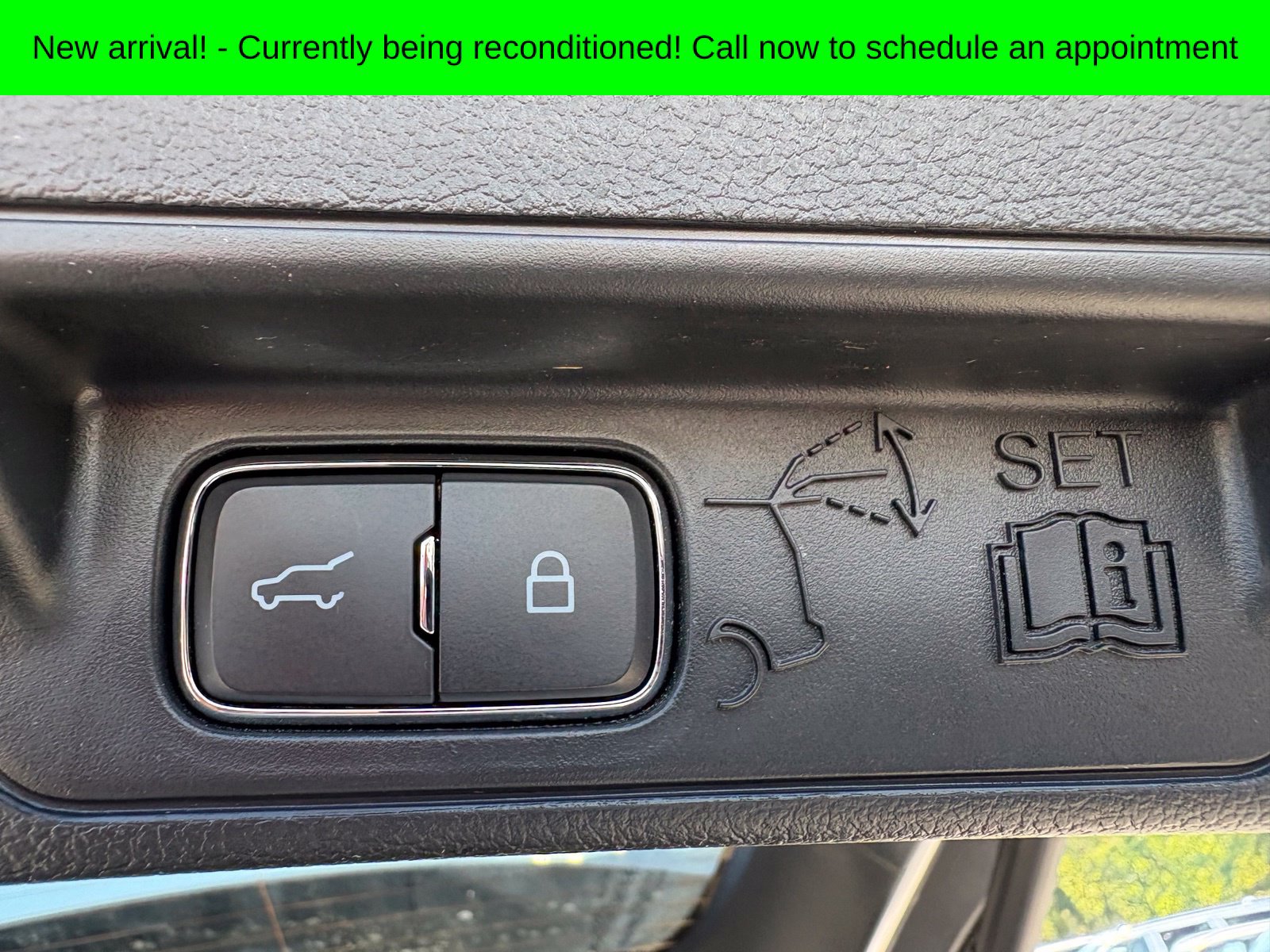 Used 2024 Ford Explorer XLT w/ Equipment Group 202A AWD/4WD image 8