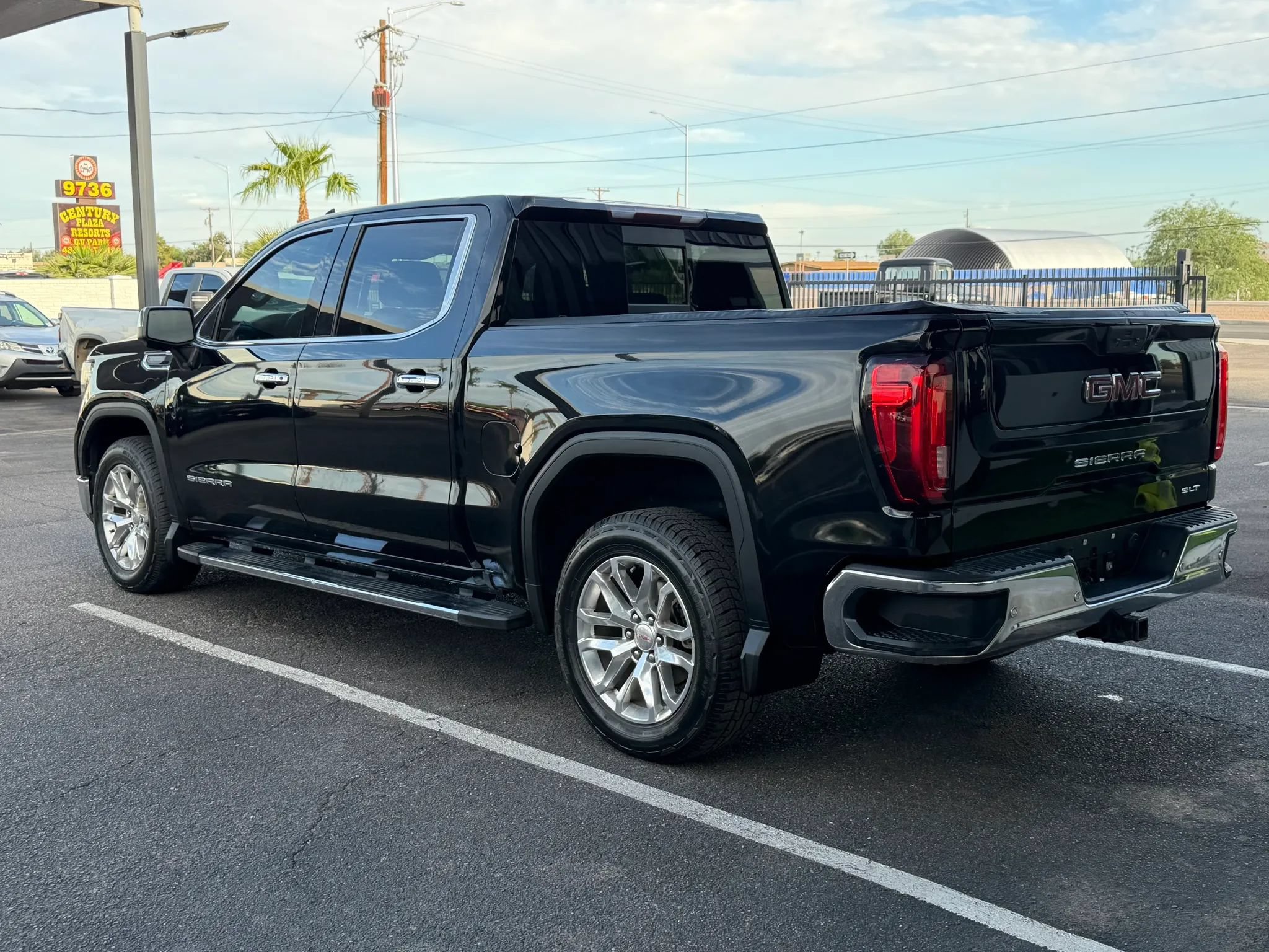 Used 2020 GMC Sierra 1500 SLT RWD image 3