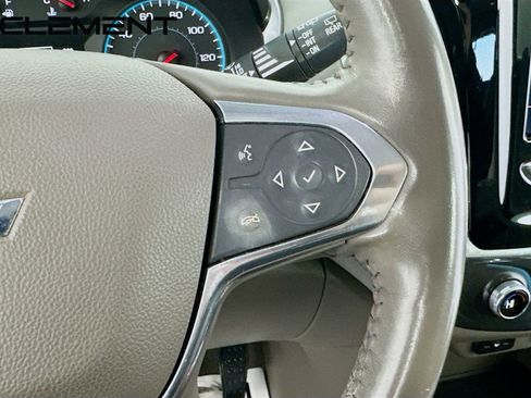 Used 2020 Chevrolet Traverse LT image 17