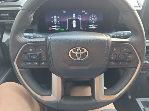 Used 2025 Toyota 4Runner TRD Off-Road AWD/4WD image 23
