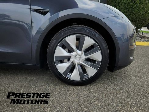 Used 2023 Tesla Model Y Long Range AWD/4WD image 30