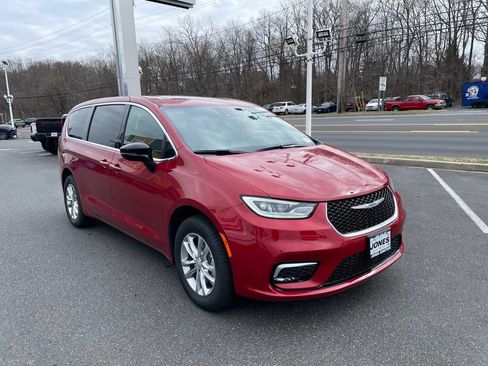 New 2026 Chrysler Pacifica Select AWD/4WD image 2