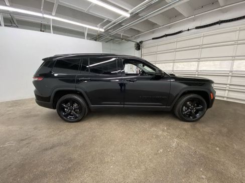 Used 2023 Jeep Grand Cherokee L Limited w/ Luxury Tech Group II AWD/4WD image 7