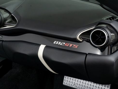 Used 2021 Ferrari 812 GTS RWD image 39