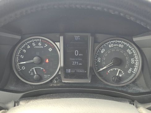 Used 2020 Toyota Tacoma TRD Off-Road w/ TRD Premium Off Road Package AWD/4WD image 21