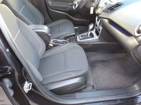 Used 2014 Ford Fiesta SE w/ Comfort Package FWD image 6