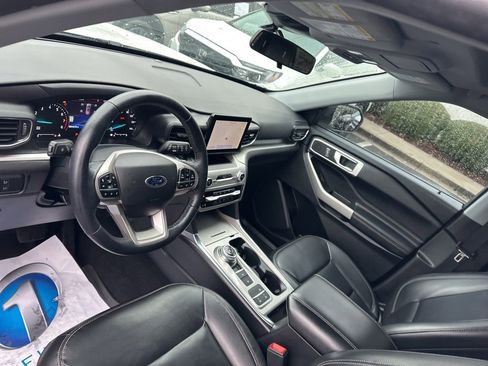 Used 2022 Ford Explorer XLT w/ Equipment Group 202A image 21