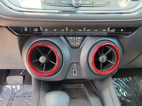 Used 2025 Chevrolet Blazer RS FWD image 28