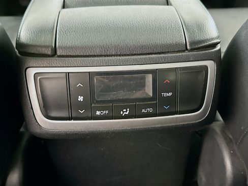 Used 2018 Toyota Highlander Limited w/ Carpet Mat Package (TMS) image 28