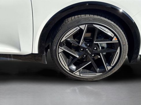New 2025 Kia K4 GT-Line image 9