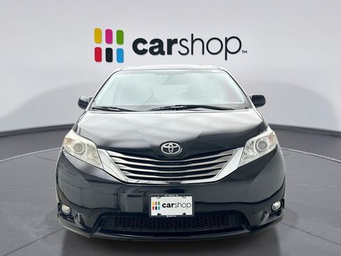 Used 2017 Toyota Sienna XLE Premium FWD image 5