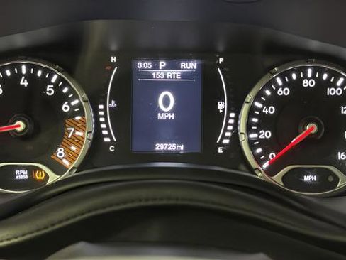 Used 2023 Jeep Renegade Latitude w/ Sun & Fun Group AWD/4WD image 17