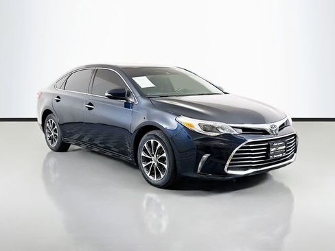 Used 2017 Toyota Avalon XLE image 1
