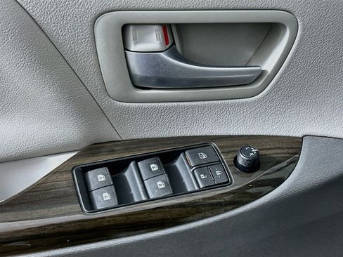 Used 2016 Toyota Sienna XLE w/ XLE Navigation Package FWD image 15