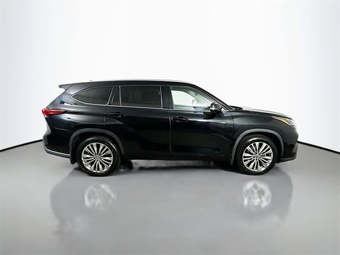 Used 2022 Toyota Highlander Platinum image 7